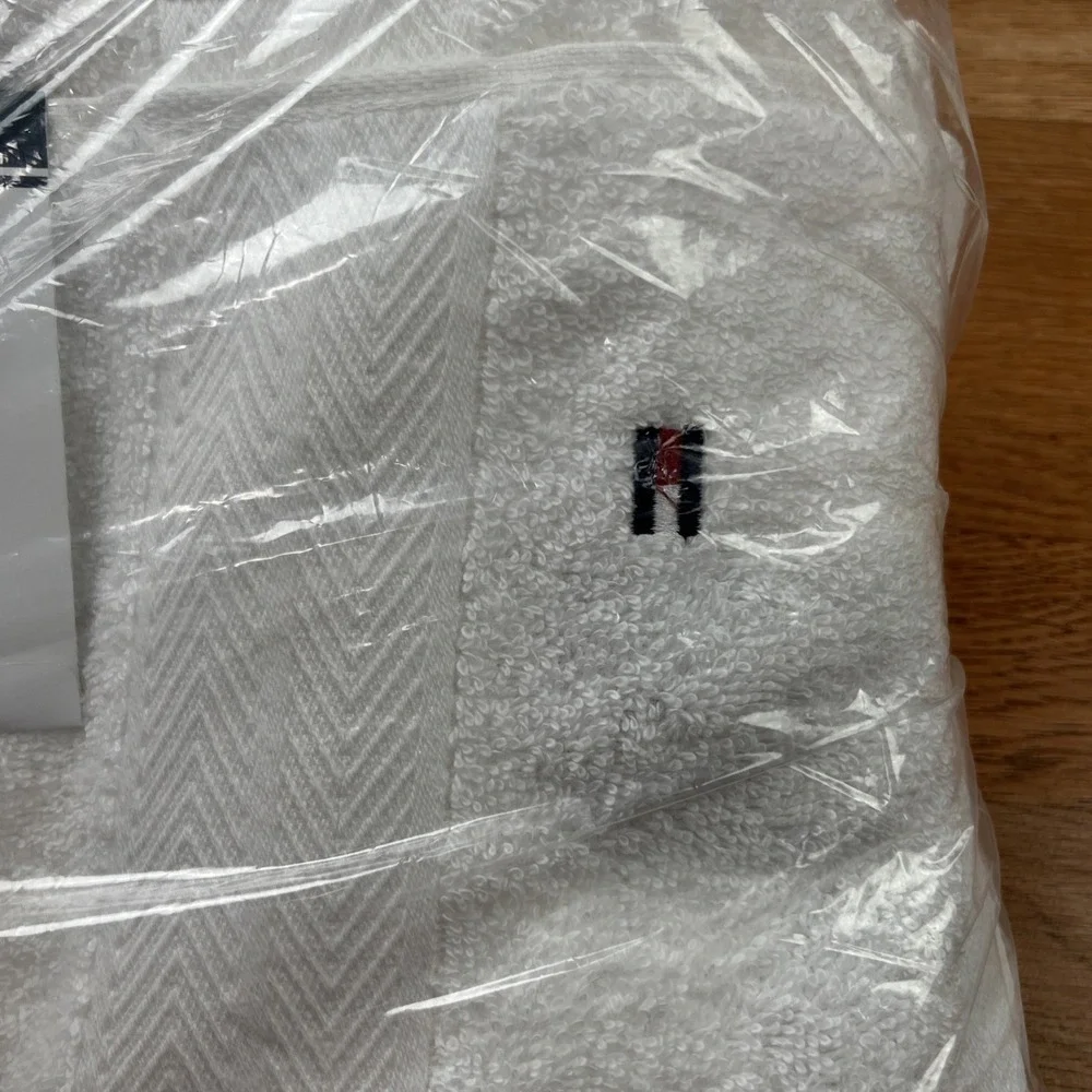 Tommy Hilfiger Solid Modern American Bath Towel, Bright White 30